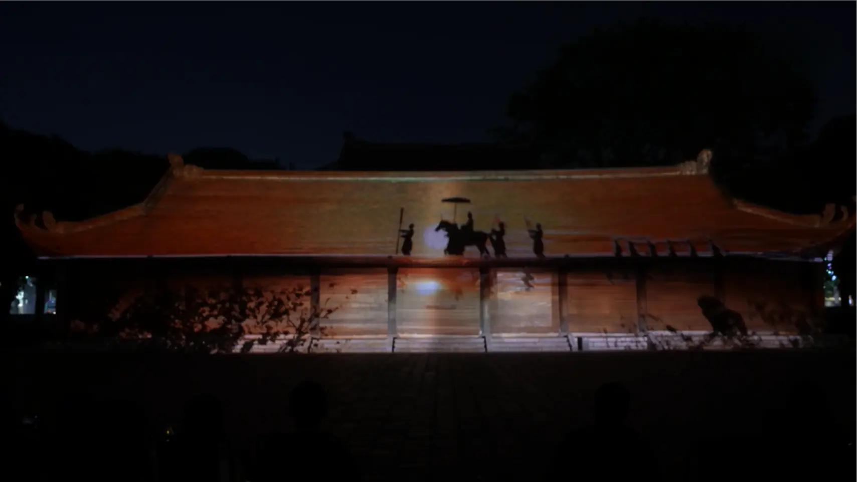 Tour đêm Văn Miếu: Đánh thức di sản bằng công nghệ hiện đại | Văn hóa và sự kiện | 30/12/2025